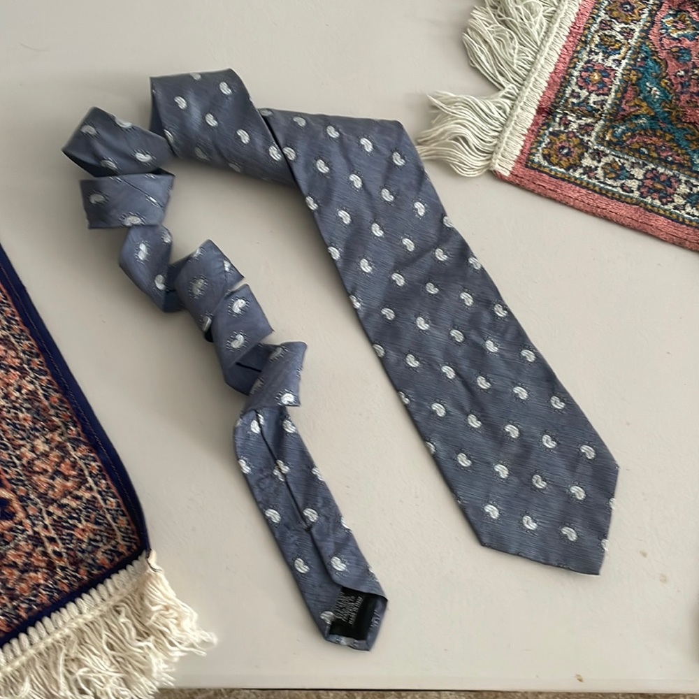 Hugo Boss foulard pattern tie 100% silk